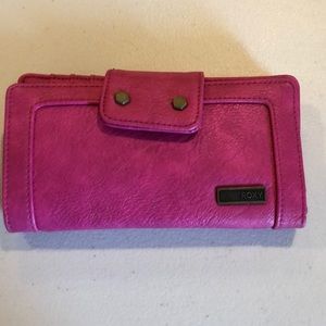 Womens Roxy wallet. Pink with magnetic snap